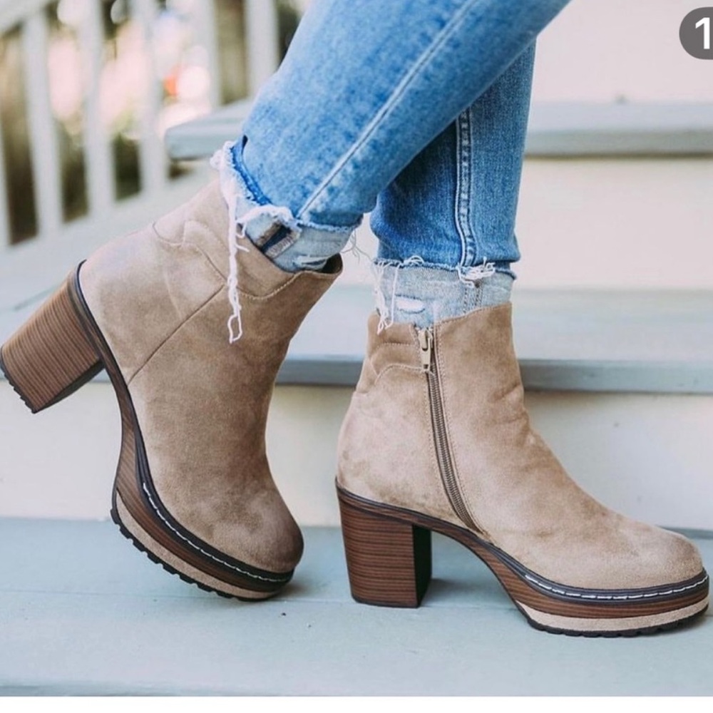 PIERRE DUMAS 8.5 Sonata Tan Platform Ankle Wedge Boots